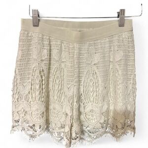 American eagle Cream lace‎ shorts with elastic waistband SIZE SMALL